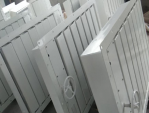 无门风雨密百叶窗